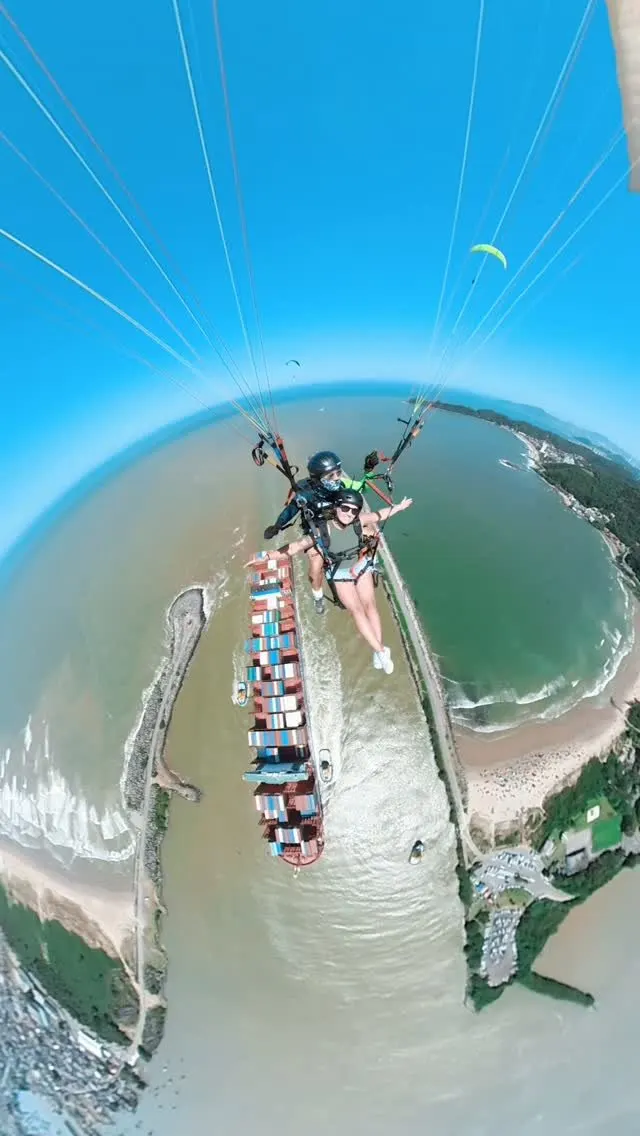 Voo de parapente em Bombinhas